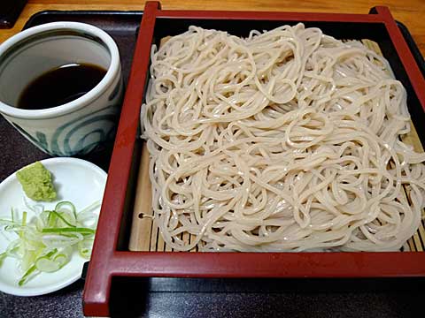 普通の蕎麦屋に比べれば120円くらい安いんですけどね。