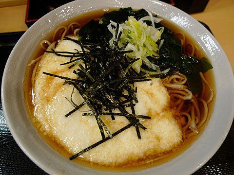個人的には富士そばの麺ってあまり好きなタイプじゃないんですよね。