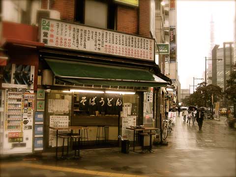 向こうには東京タワー。