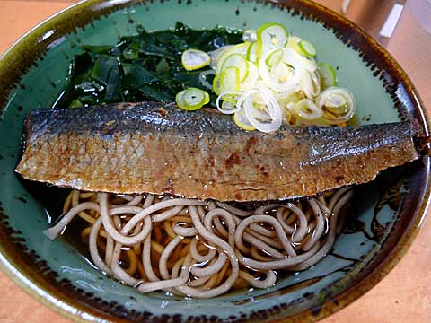400円でこの大きさの甘く煮たニシンが食べれるのはお得かも。